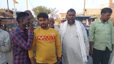 यूपी बलरामपुर में ललिया हरिहरगंज वरदौलिया निर्माणाधीन मार्ग पर सिंह पुर में पुल न बनाने को लेकर जताया विरोध कहा पुल निर्