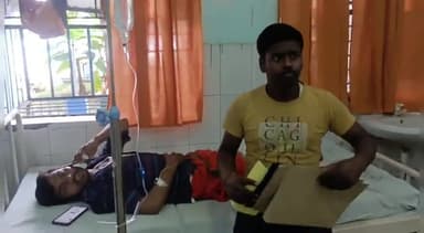 लखीसराय: जिले के घोंघसा सड़क मार्ग पर सड़क हादसे में दो लोग गंभीर रूप से हुए घायल एक घायल को पीएमसीएच किया गया रेफर