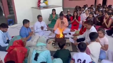किशनगढ़ बास: खैरथल कस्बे के स्टार पब्लिक स्कूल में विश्व शांति की कामना हेतु हवन यज्ञ का हुआ आयोजन