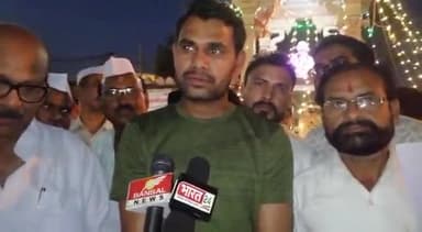 टीकमगढ़: मोदी सरकार राहुल गांधी के साथ कर रही दुर्व्यवहार : गांधी चौराहे पर मशाल जुलूस में युवा कांग्रेस जिलाध्यक्ष देवेंद्र