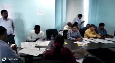 सोनभद्र बंशी सुर्यपुर: सोनभद्र वंशी सूर्यपुर प्रखंड कार्यालय के सभाकक्ष में जातीय  जनगणना के दूसरे चरण को लेकर प्रशिक्षण का आयोजन किया गया