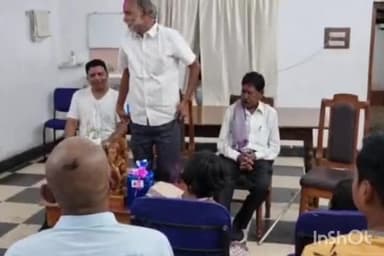 नरहरपुर: विश्रामगृह नरहरपुर में सेवानिवृत्त होने पर वन क्षेत्रपाल कैलाश सिंह ठाकुर को दी गई विदाई