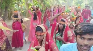 महुआ: अंबदिलपुर चौक से 1001 कन्याओं के साथ सुहागन महिलाओं ने सर पर कलश लेकर निकाली भव्य शोभायात्रा