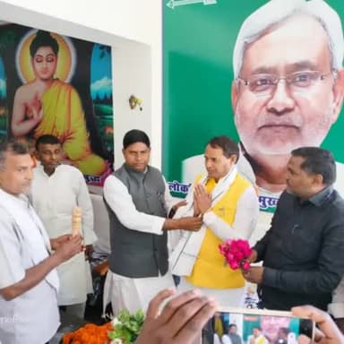 अरवल: जदयू कार्यालय अरवल में काराकाट के लोकप्रिय सांसद महाबली सिंह कुशवाहा का पार्टी कार्यालय में किया गया स्वागत