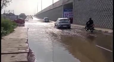 धौलाना: चितौली अंडरपास पर बरसात के कारण हुआ जलभराव , लोगो को हो रही भारी परेशानी ।