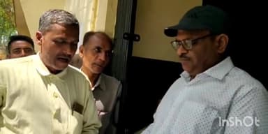 बिसौली: कांग्रेस ब्लॉकध्यक्ष ने संसद में राहुल गांधी द्वारा पूछे गए सवाल एवं सदस्यता रद्द करने को ज्ञापन वीडियो को सौंपा