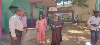 ಮುಂಡರಗಿ: ಪಟ್ಟಣದ ಹೊರವಲಯದ ಚೆಕ್ ಪೋಸ್ಟ್'ಗೆ ಡಿಸಿ ಭೇಟಿ