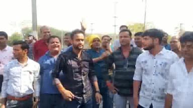 बीना: पुराने बस स्टैंड पर शराब दुकान हटाने को लेकर स्थानीय लोगों ने किया प्रदर्शन, शराब दुकान हटाने की हुई मांग