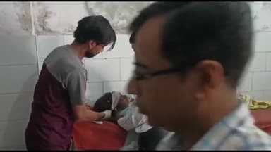 बीसलपुर: बीसलपुर पीलीभीत हाईवे पर मदर्स पब्लिक स्कूल के निकट ओमनी कार ने बाइक में मारी जोरदार टक्कर।