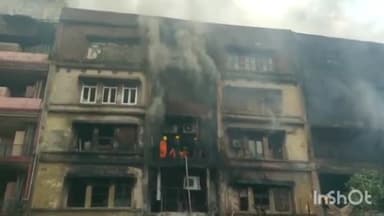 कानपुर: अनवरगंज में 62 घंटों की मशक्कत के बाद भी नहीं बुझी आग, PAC, SDRF, NDRF के साथ फायर के जवान आग बुझाने का कर रहे प्रयास