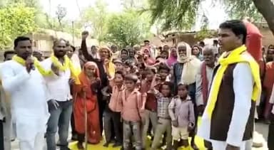 बस्ती: सुभासपा के कार्यकर्ताओं व पदाधिकारियों ने 8 अप्रैल की जनसभा को लेकर गणेशपुर के सरैया टोला में किया जन चौपाल