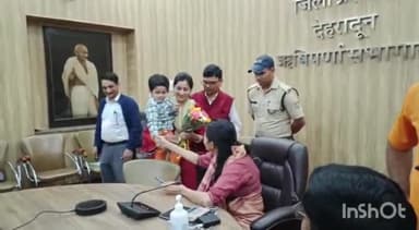 देहरादून: कलेक्ट्रेट सभागार में डीएम सोनिका ने लगाया जनता दरबार, बिजली-पानी व स्कूल की शिकायतों का लिया संज्ञान