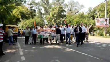 जगाधरी: भूतपूर्व सैनिक संघ ने अपनी मांगों को लेकर सचिवालय के बाहर किया प्रदर्शन, राष्ट्रपति और पीएम के नाम भेजा ज्ञापन