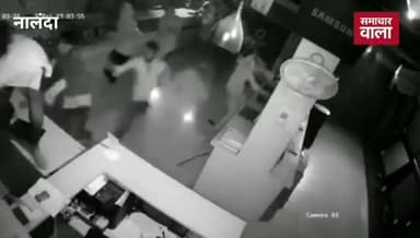 जावेद का भाई बीजेपी में है, दंगाईयों ने साढ़े तीन करोड़ रूपयों का माल लूट लिया.