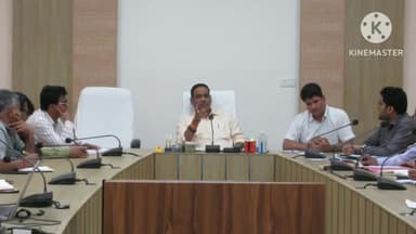 शाहजहांपुर: कलेक्ट्रेट में डीएम ने बेसिक शिक्षा विभाग के कार्यों की समीक्षा बैठक कर जारी किए निर्देश।