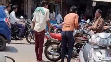 सिवनी: मिशन स्कूल के सामने 2 बाइको में हुई टक्कर, बाल बाल बचे बाइक सवार, बाइक हुई क्षतिग्रस्त