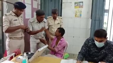 परबत्ता: भरतखंड ड्योढ़ी पर नशे में चूर बीच सड़क पर कोलाहल मचाते भरतखंड के एक शराबी युवक को पुलिस ने किया गिरफ्तार