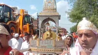 बड़ा मलेहरा: सकल दिगंबर जैन मन्दिर से महावीर जयंती पर जैन समाज ने निकाली शोभायात्रा