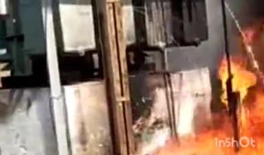 बड़ा मलेहरा: दरगुवां विद्युत सब स्टेशन में रिफ्लेक्टर फॉल्ट से लगी आग लाखों का सामान जल कर हुआ स्वाहा