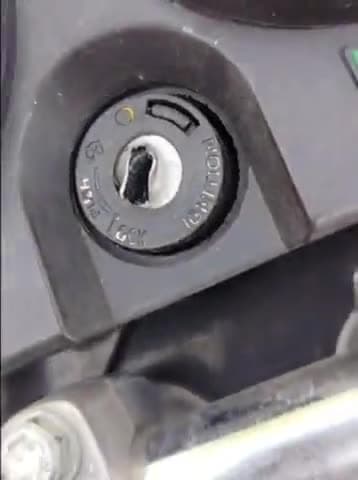 महुआ: नीलकंठ पुर गांव में दरवाजे पर लगी मोटरसाइकिल को चोरी करने का किया गया प्रयास, इलाके में फैली सनसनी