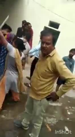 ग्वालियर गिर्द: कमल सिंह का बाग इलाके में मारपीट करने का सोशल मीडिया पर वीडियो हुआ वायरल, पुलिस कार्रवाई करने की कह रही है बात
