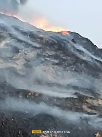 सोनभद्र बंशी सुर्यपुर: पहाड़पूरा गांव निवासी व्यक्ति के खलिहान में लगी आग, ₹2 लाख का हुआ नुकसान