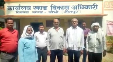 केराकत: कांग्रेस के कार्यकर्ताओं ने चार सूत्री की मांगों को लेकर डोभी ब्लॉक पर खण्ड विकास अधिकारी को दिया पत्रक