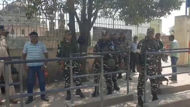 सासाराम: शहजलाल पीर इलाके में दो पक्षों के बीच हुई मारपीट के बाद सासाराम के विभिन्न इलाकों में पुलिस बल की हुई तैनाती