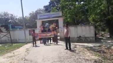 बस्ती: पूर्व माध्यमिक विद्यालय करमागजा करियापार राउत बस्ती सदर के बच्चों ने स्कूल चलो अभियान के तहत निकाली रैली