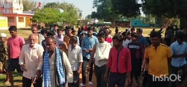 दारू: डंडई कला में 16 जानवरों के साथ एक गौ तस्कर को ग्रामीणों ने दबोचा, पुलिस को सौंपा