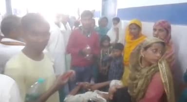 अररिया: मुड़बल्ला चौक के समीप साइकिल चालक को बचाने के दौरान बाइक चालक गिरकर हुआ जख्मी, सदर अस्पताल में इलाज जारी