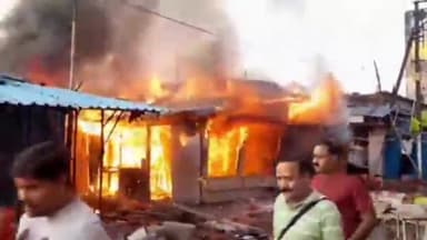 କେନ୍ଦୁଝର ସହର: ସହରର ଡେଲି ମାର୍କେଟରେ ଲାଗିଲା ନିଆଁ, ୫୦ରୁ ଉର୍ଦ୍ଧ୍ବ ଦୋକାନ ପୋଡି ନଷ୍ଟ