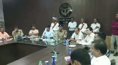 भदोही: कलेक्ट्रेट सभागार में एडीएम शैलेंद्र कुमार मिश्र के स्थानांतरण पर दी गई विदाई