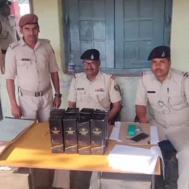 सोनपुर: सोनपुर रेलवे स्टेशन पर खड़ी अमरपाली एक्सप्रेस ट्रेन से अंग्रेजी शराब को पुलिस ने किया बरामद