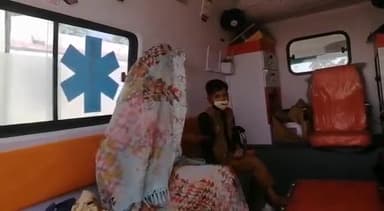 टीकमगढ़: दिगोड़ा के समीप सड़क हादसे में 4 लोग हुए घायल, जिला अस्पताल में इलाज जारी