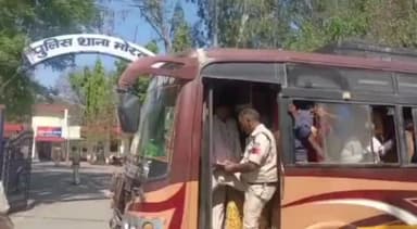 चितरंगी: 54 सीटर बस में सवार थे 130 यात्री, वाहन चेकिंग के दौरान मोरवा थाना पुलिस ने बस को जप्त कर कार्रवाई की