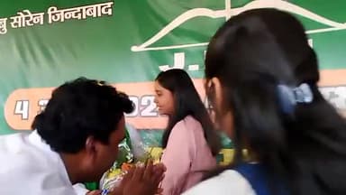 बरकागाँव: झामुमो का 44वॉ स्थापना दिवस समारोह ह.बाग में मनाया गया बड़कागांव से कार्यकर्ताओं संग सामिल हुए संजीव बेदिया।