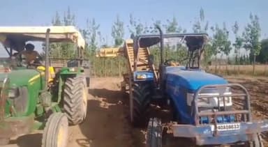 महसी: पंडितपुरवा इलाके में बेखौफ होकर मिट्टी खनन के कारोबारी मशीन से कर रहे खनन,वीडियो वायरल,मचा हड़कंप।