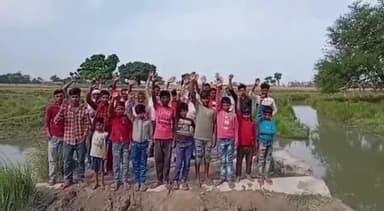 महसी: भदवानी के पास लंबे अरसे से बदहाल पड़े पुल का निर्माण न होने से आक्रोशित ग्रामीणों ने किया प्रदर्शन