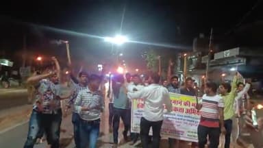 आज महवा को जिला बनाने की मांग को लेकर धरनास्थल से मंडावर रोड़ पर मशाल रैली निकाली
#महवा_को_जिला_बनाओ
टीम बनवारी लाल सांथा