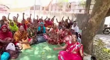 नरसिंहपुर: जनपद मैदान में आंगनवाड़ी कार्यकर्ताओं का 9 सूत्रीय मांगों को लेकर 19वें दिन भी जारी रहा धरना प्रदर्शन