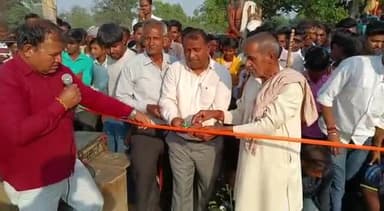 #चिलौआ_मेला 
ताऊश्री सर्वेश मिश्रा जी पापा श्रीप्रवेश मिश्रा जी (मेला प्रबंधक ) चाचा श्रीआदित्य मिश्रा जी (दंगल उद्घाटन)