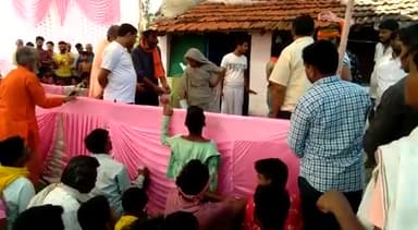 झांसी घाट के आगे बरिया घाट माता नर्मदा के स्वरूप में लोगों के द्वारा इनकी पहचान की जा रही है एवं उन्होंने माता नर्मदा की परिक्रमा नर्मदापुरम से शुरू की है श्रद्धालुओं का तांता लगा हुआ है