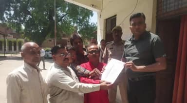 घाटमपुर: तहसील परिषद पहुंचे किसान संघ ने उपजिलाधिकारी को मुख्यमंत्री के नाम 8 सूत्री मांगों को लेकर सौंपा ज्ञापन