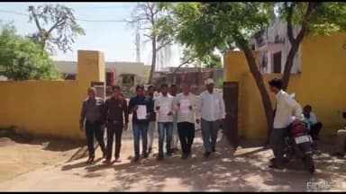 बसेड़ी: निजी विद्यालय संचालकों ने आरटीई भुगतान को लेकर उपखण्ड कार्यालय में एसडीएम को सौंपा ज्ञापन