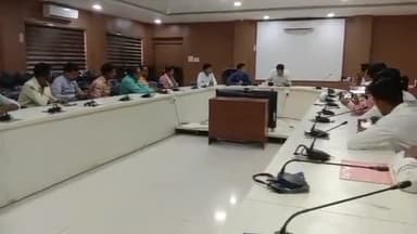 होशंगाबाद नगर: कलेक्टर कार्यालय में कलेक्टर ने आगजनी से फसल को हुए नुकसान को लेकर मुआवजा दिए जाने के दिए निर्देश