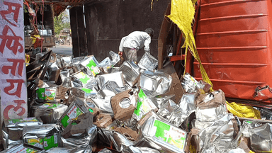 बलरामपुर समाचार रिफाइनरी डीसीएम ने मोरंग लदी ट्रेलर को मारी टक्कर सेखुई कला में हुआ हादसा बताया जाता है कि डीसीएम के ड्र