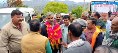 खुंडियां: विधायक संजय रत्न ने खुंडिया विश्राम गृह में लोगों की सुनी समस्याएं, कुछ का मौके पर किया निपटारा