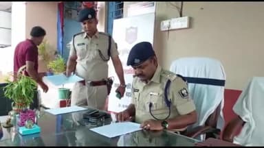 लखीसराय: टाल शर्मा गांव में हुई गोलीबारी मामले के अपराधी को पुलिस ने किया गिरफ्तार, SP कार्यालय कक्ष में SP ने दी जानकारी