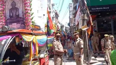 कन्नौज: महावीर जयंती पर छिपट्टी मोहल्ले से शहर में धूमधाम से निकाली गई शोभायात्रा, पुलिस-प्रशासन रहा मौजूद
